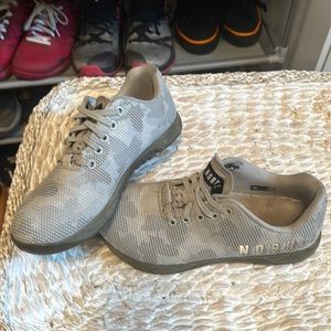 No Bull size 8. Lightly worn but look new on. I've received lots of compliments!